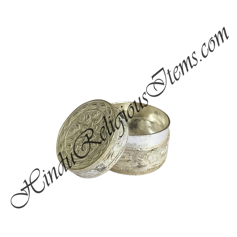 White Metal Raound Shape Bantaji With Carving Design